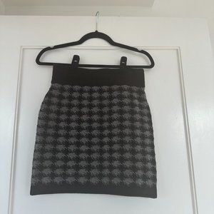Veronica Beard Knit Mini Skirt Black & Gray Houndstooth Pattern Glitter Thread